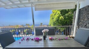 Outdoor dining - Stunning Spacious Villa with Sea Views & Heated Private Pool - Puerto del Carmen (Tías)