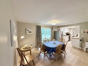 Dining - Tranquil Retreat in Gig Harbor (Gig Harbor)