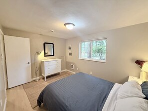 3 bedrooms, free WiFi, bed sheets, wheelchair access