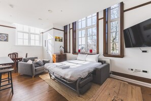 2 slaapkamers, een strijkplank/strijkijzer, internet
