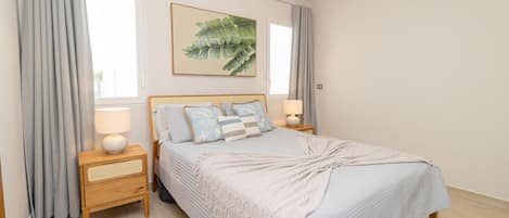 Iron/ironing board, travel cot, WiFi