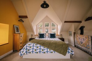 2 bedrooms, desk, iron/ironing board, travel cot