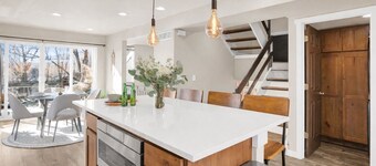 Central 2BR/2.5BA w/ Sauna, Walk to Pearl St