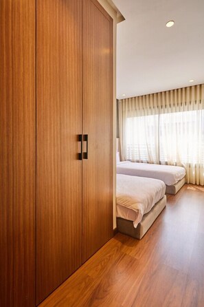 3 bedrooms, desk, iron/ironing board, travel cot - Discover Casa: Stay in our 3-Bed Gem with Parking (Casablanca)
