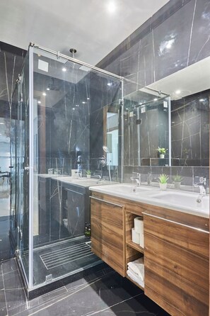 Hair dryer, towels - Modern Elegance: 3 Bed Escape in Trendy Casablanca (Casablanca)