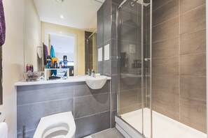 Douche, sèche-cheveux