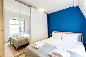 2 bedrooms, desk, iron/ironing board, Internet - Modern Camden Town Apartment (London)