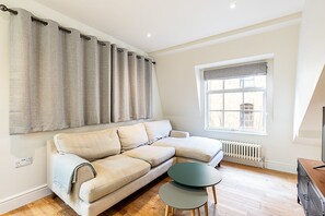 TV - Modern Camden Town Apartment (London)