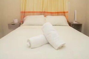 1 bedroom, WiFi, bed sheets, wheelchair access - Welcome to our bright, air-conditioned 1BR apt in sunny Willemstad! nearby shops (Willemstad)