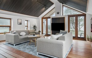 TV, fireplace - Gorgeous home in Vestervig with WiFi (Vestervig)