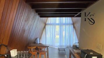 Ferienhaus, Terrasse, Poolblick