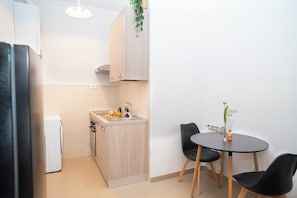 Dining - Moderno Bilocale 20 minuti da Termini (Roma)