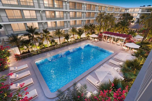 Modern Family Studio - 6 mins from Disney, Pool + Free Parking