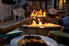 Outdoor dining - Cozy Studio w/ Lake Access in Branson (Branson)