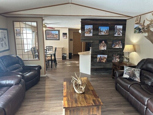 Hunt Lodge B&B on private rolling 80 acre farm