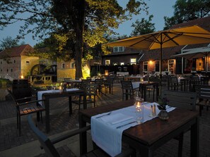 Outdoor dining - Forester's house Singraven estate (Denekamp)