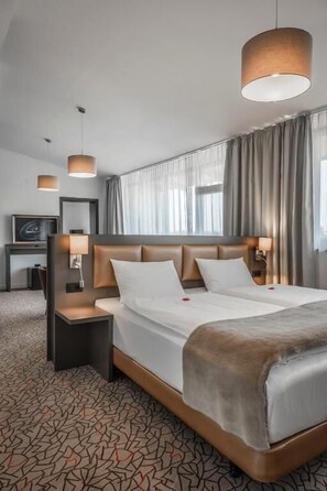 Egyptian cotton sheets, premium bedding, pillow-top beds, minibar - CHARM BOUTIQUE HOTEL (Satu Mare)