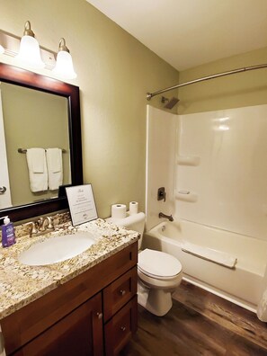 Bathroom - 2 Bedroom - 2 Bath Lakefront (Climax Springs)