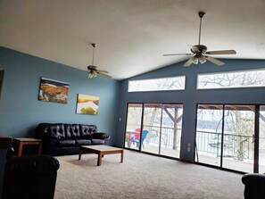 TV - 7 Bedroom - 5 Bath Lakefront (Climax Springs)