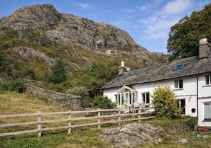 Exterior - Poppy Cottage - Coniston - Pass the Keys (Coniston)