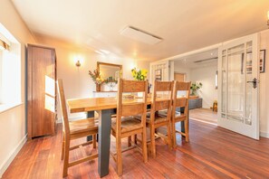 Dining - Spacious 4-Bed in Peaceful Market Drayton - Pass the Keys (Lockleywood)