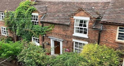 Holly Cottage - Charming Retreat in Coalbrookdale - Pass the Keys