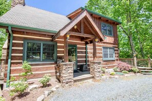 Exterior - Nature's Nest Bungalow (Seven Devils)