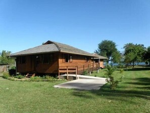 Exterior - Moorea Surf BED AND Breakfast Hostel (Moorea-Maiao)