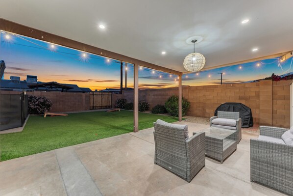 Property grounds - OLD TOWN OASIS 4-BEDROOM, 2-BATHROOM/HEATED POOL/GAME ROOM/SLEEPS 11 (Scottsdale)