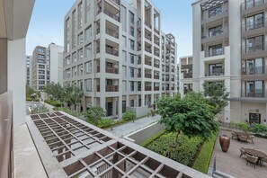 Property grounds - Lagoon Living l Pool, Gym & Beach Steps Away (Dubai)
