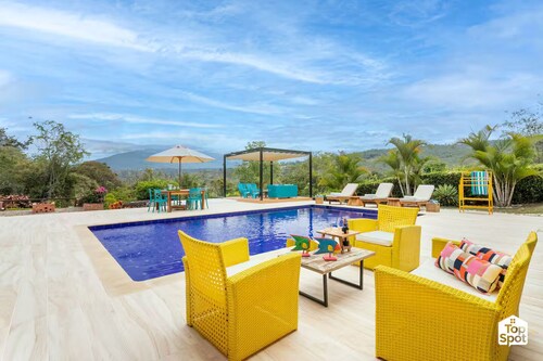 Amazing 5-bedroom condo in welcoming Arbelaez for your getaway