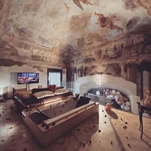Interior - Medici's Abode of Leisure-Next to the station. (Firenze)