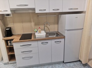 Fridge, oven, stovetop, coffee/tea maker - Apartments Boris-Ivan - Four bedroom (Veliki) (Vinisce)