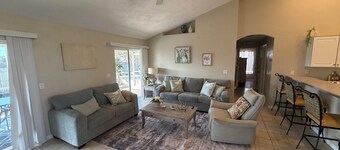 Coastal getaway 3 bedroom- 2 min walk to beach