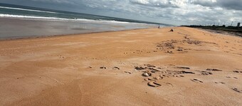 Coastal getaway 3 bedroom- 2 min walk to beach