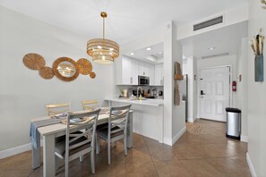 Dining - Sunny Naples Getaway- 2BR Condo with Pool, Tennis, & Minutes to Beach (Naples)