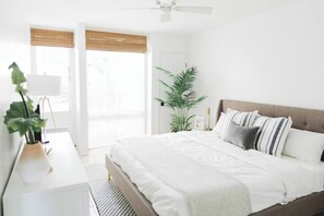 1 bedroom, iron/ironing board, free WiFi, bed sheets - Beautiful Modern Decor in a Light-Filled Condo, Hale Kamaole, Steps to Beach (Kihei)