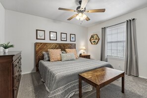 2 bedrooms, desk, iron/ironing board, WiFi - Canyon Lake Retreat w Deck, Grill & Deer Views! (Canyon Lake)
