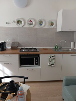 Private kitchen - Apartment 'Casa Mirandola Ground Floor' with Balcony and Wi-Fi (Vicenza)