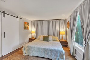 1 bedroom, iron/ironing board, Internet, bed sheets - Bright Upper-Level Apartment - Walk to Las Olas (Fort Lauderdale)