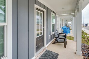 Terrace/patio - Steps to Boardwalk & Beach! Stylish Biloxi Home (Biloxi)