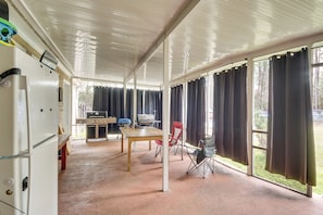 Interior - Explore Gulf Coast & Beyond! Home w/ Yard & Games (Long Beach)