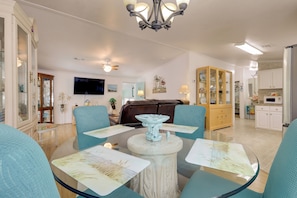 Dining - Paddle on the River! Waterfront Retreat in Stuart (Stuart)