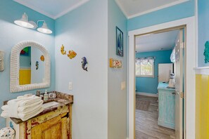 Bathroom - Ground floor, dog-friendly home with access to beautiful Gulf beaches and trails (Sanibel)