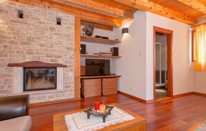 Smart TV - 1 bedroom beautiful home in Rudina (Rudina)