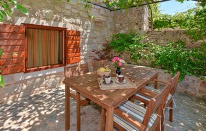 Outdoor dining - 1 bedroom beautiful home in Rudina (Rudina)