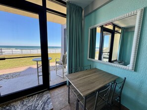 Dining - Welcoming First floor studio - steps away from the oceans (Daytona Beach Shores)