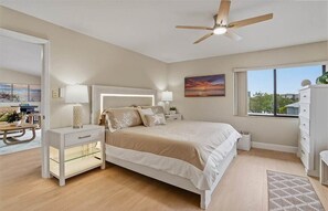 4 bedrooms, iron/ironing board, Internet, bed sheets - Walk to Beach & Dining | Pool + 2-Car Garage (Sarasota)