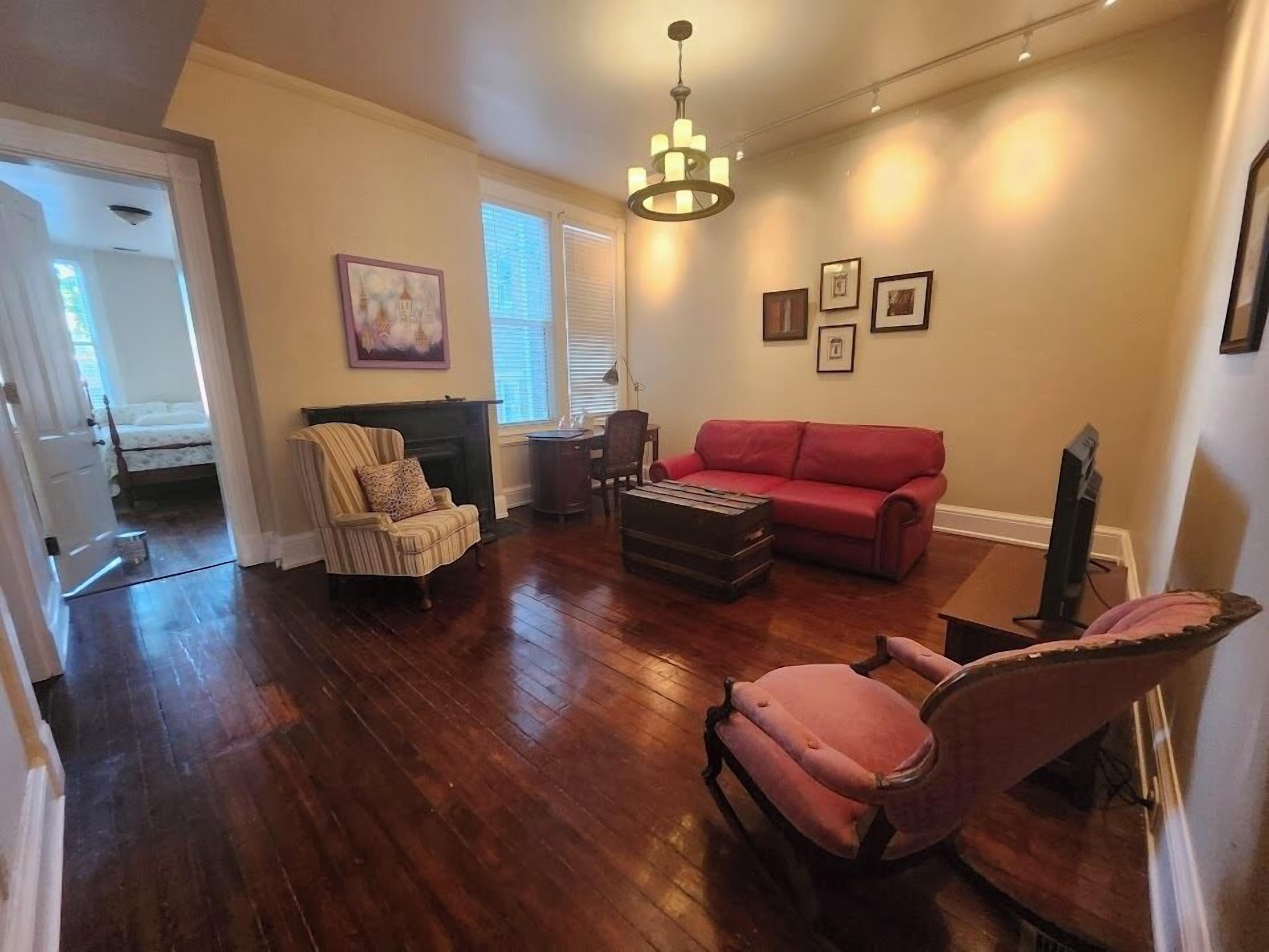 Single Room, 1 Queen Bed