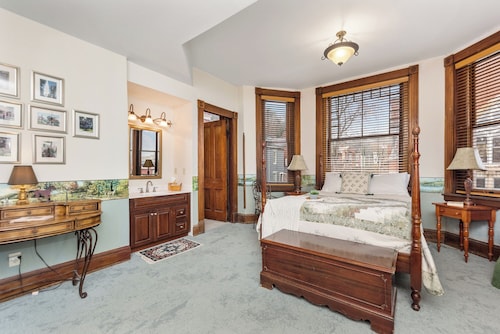 Moon River Bed and Breakfast